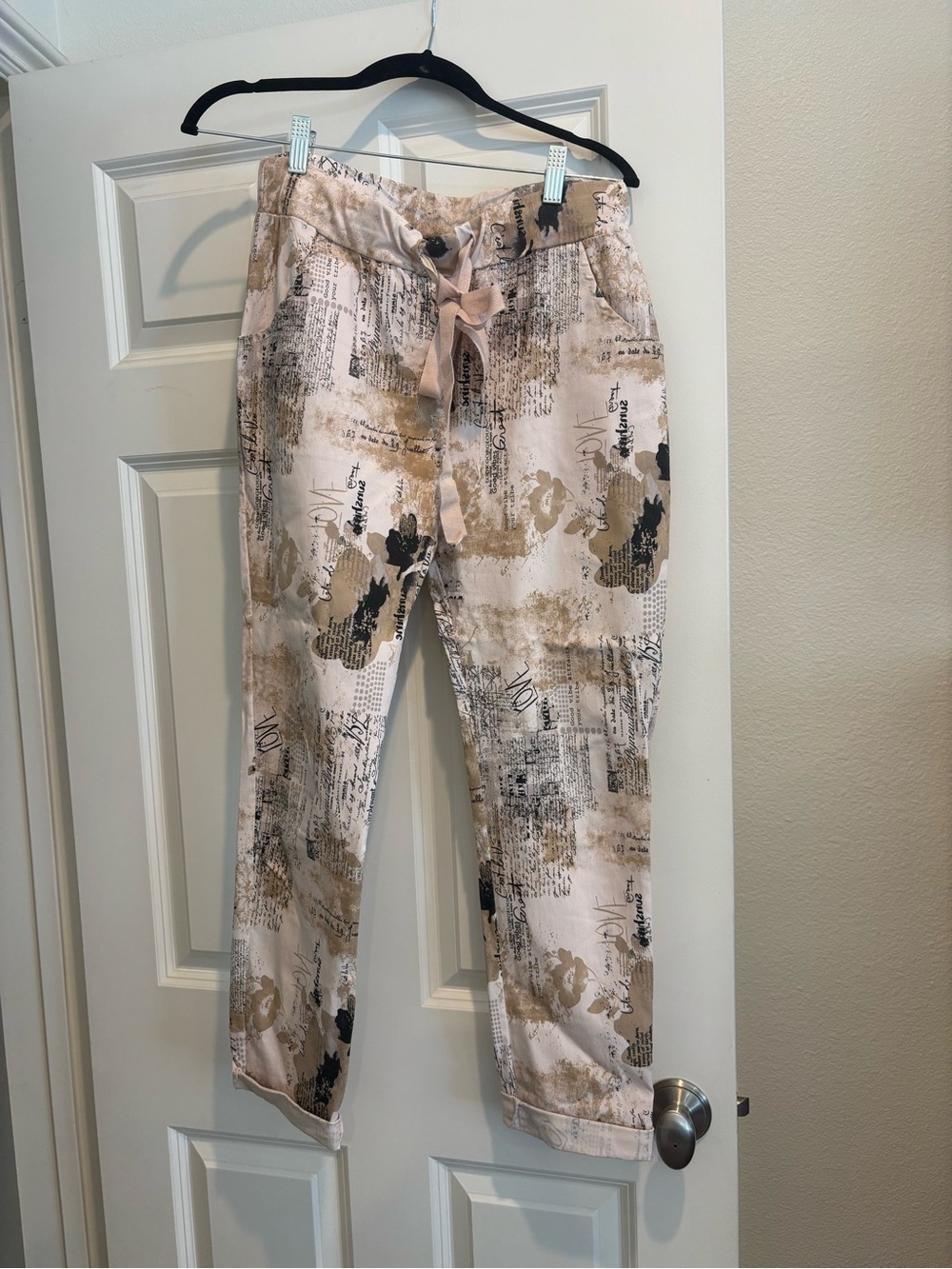 Bella Amore Beige & Black Printed Pants With Drawstring